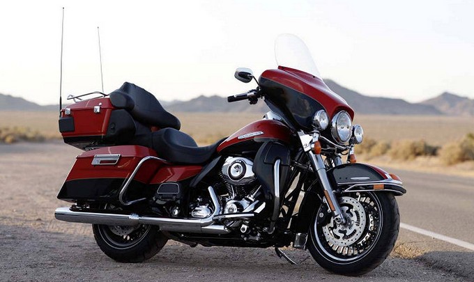 Essai de l'HARLEY-DAVIDSON Electra Glide Ultra Limited 1690 FLHTK 2012