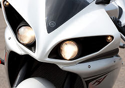 Yamaha YZF-R1 1000 2009 test drive