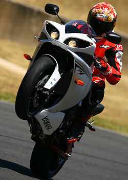 Yamaha YZF-R1 1000 2009 test drive