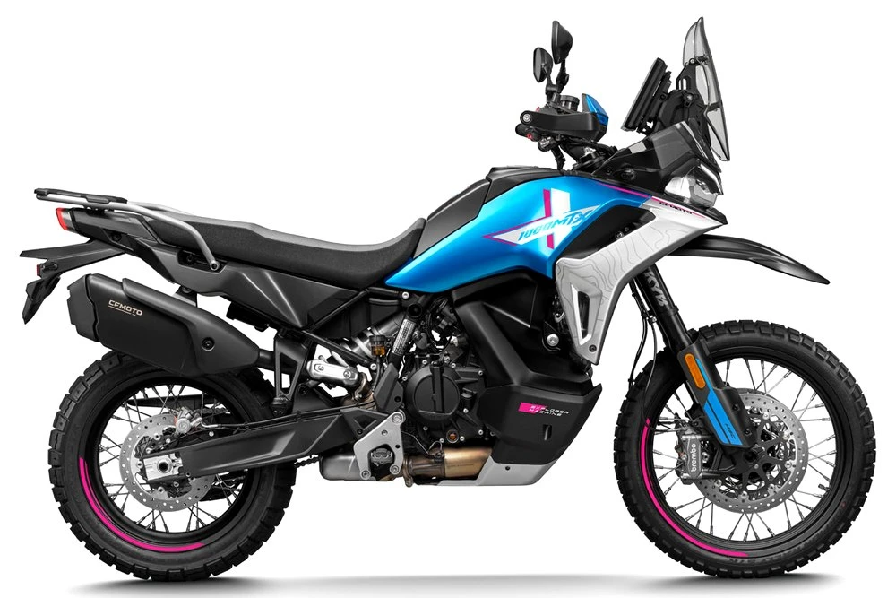 Une moto CFMOTO 1000 MT-X bleue
