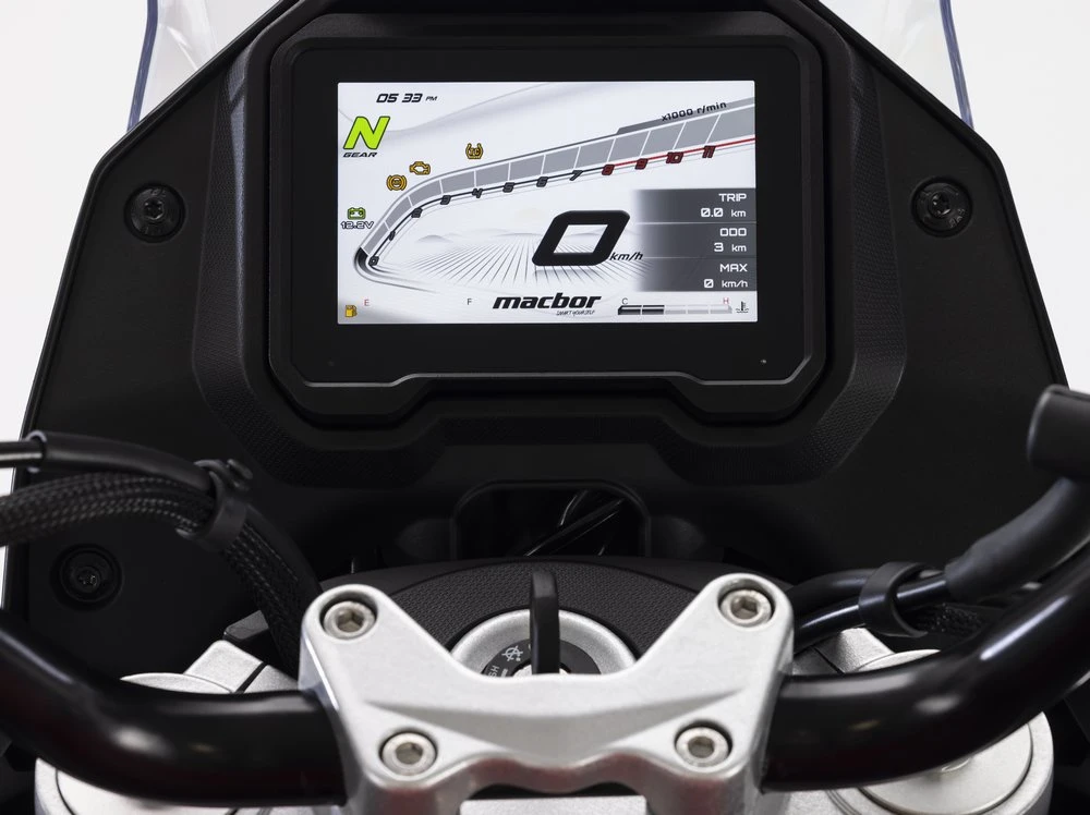 le tableau de bord de la moto Macbor 125 Montana XR1 Evo