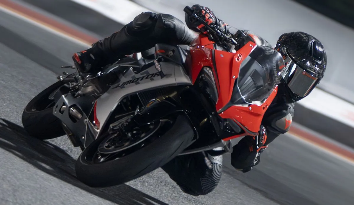 QJmotor SRK 600 RS - sur circuit
