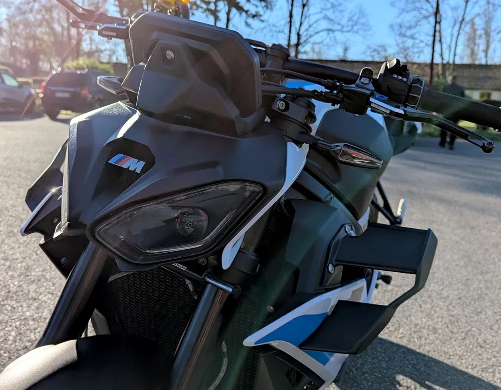 La face avant d'une BMW M 1000 R de 2025