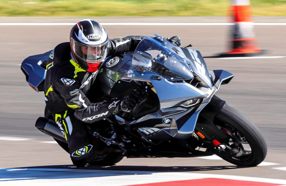 Essai de la BMW S 1000 RR 2025
