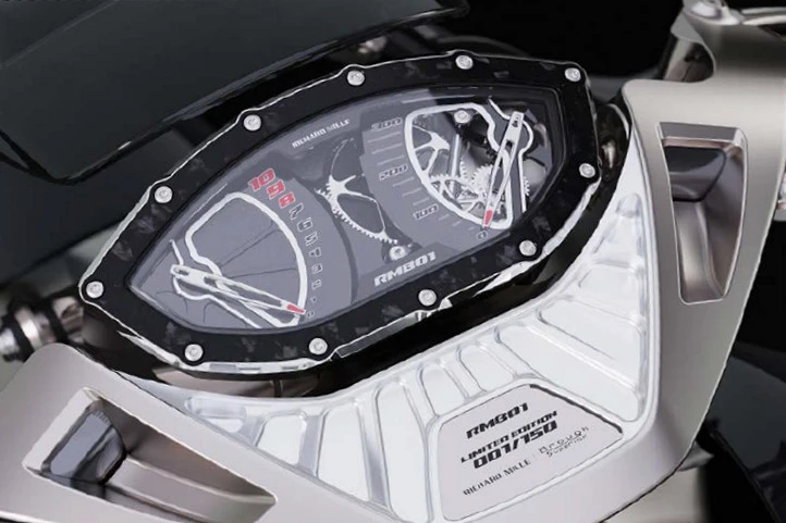 Les compteurs de la Brough Superior RMB01