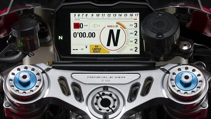 Cockpit de la Ducati 1000 Panigale V4 R 2023