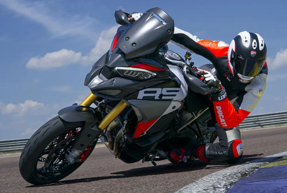 Une Ducati Multistrada V4 RS 1100 de 2026 sur circuit