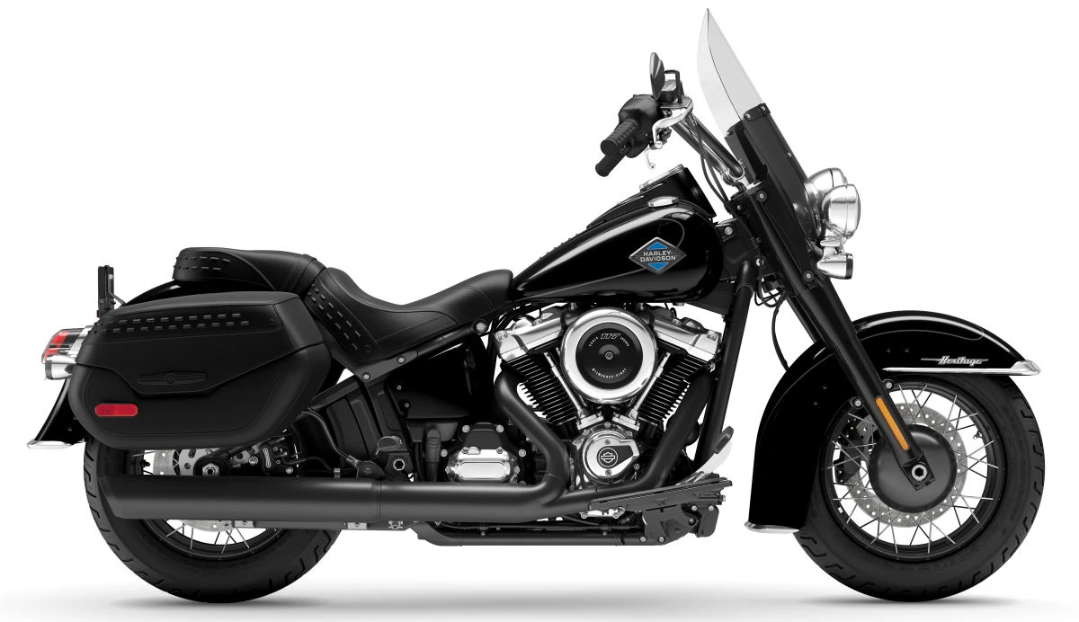 Vue de profil de la Harley-Daidson 1920 Softail Heritage Classic FLHC, avec des jantes à rayons