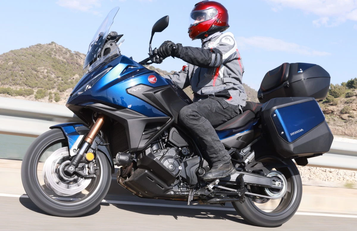Essai de la Honda NT 1100 DCT Electronic Suspension