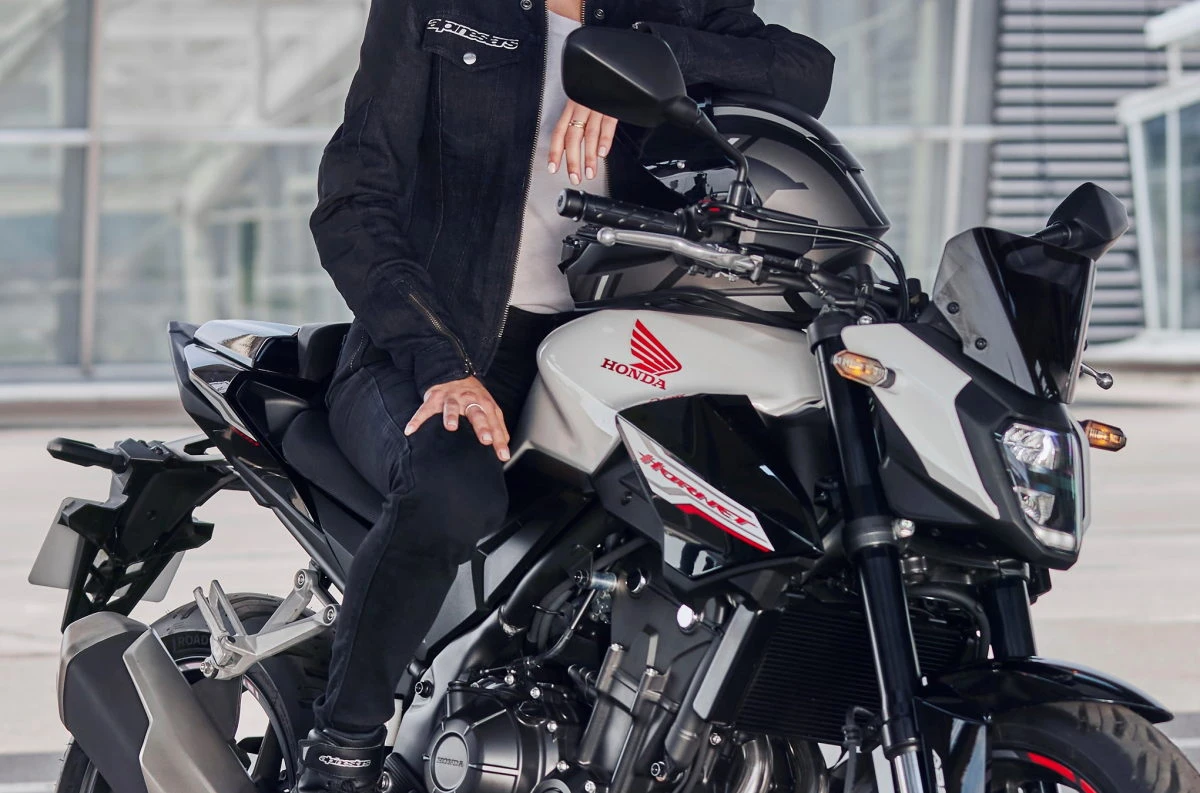 Une Honda CB 500 Hornet accessoirisée