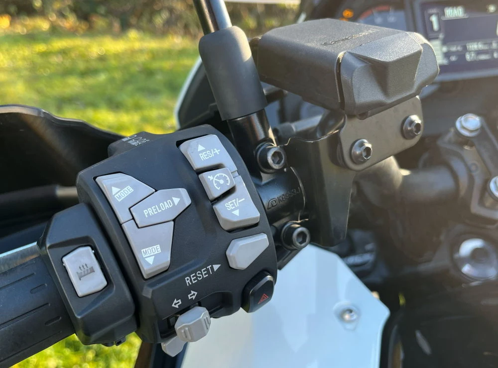 Le commodo gauche d'une Kawasaki Versys 1100 SE