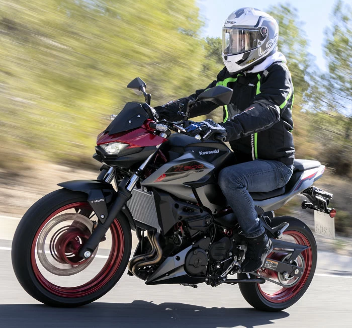 Une conduite facile et amusante avec la Kawasaki Z 500