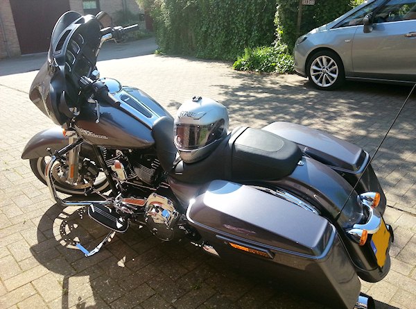 Harley-Davidson 1690 STREET GLIDE SPECIAL FLHXS 2016 test drive
