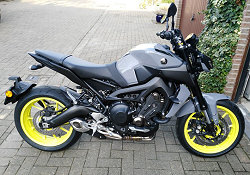 YAMAHA グレー カウル　MT-09 2017モデル Motoplanete's test of the Yamaha MT-09 850 2017