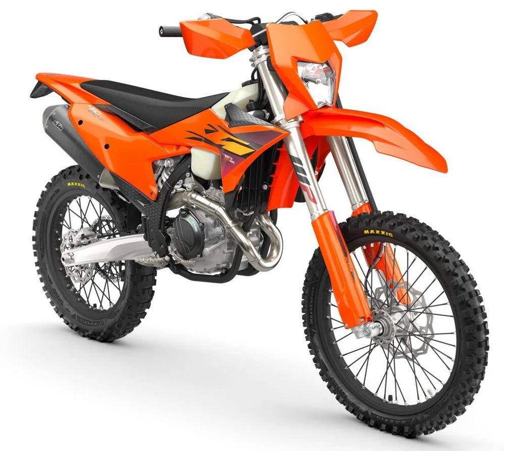Une moto d'enduro KTM 450 EXC-F 2026