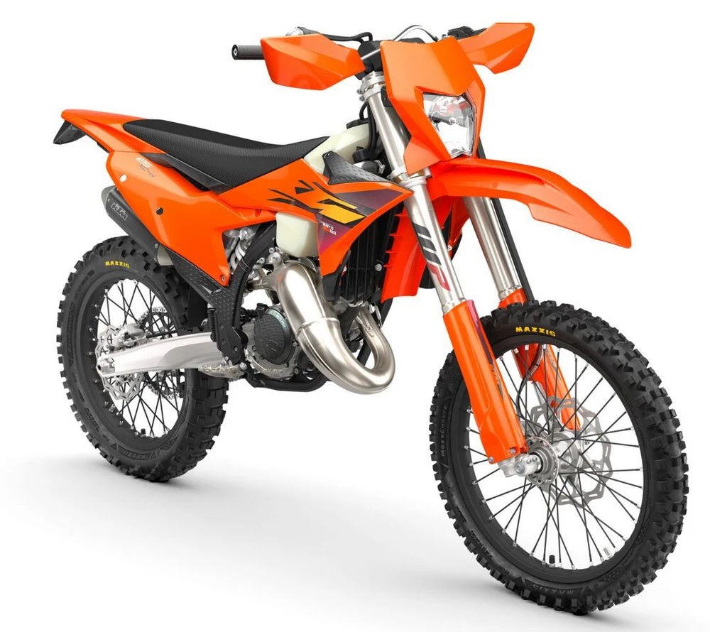 Une moto d'enduro KTM 125 XC-W 2026