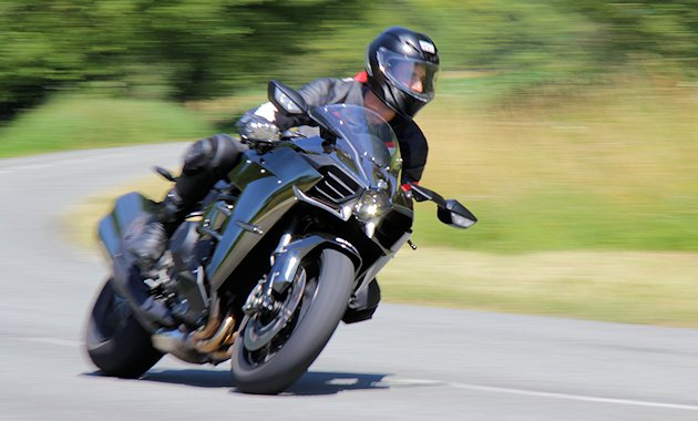Kawasaki NINJA H2 2016 test drive