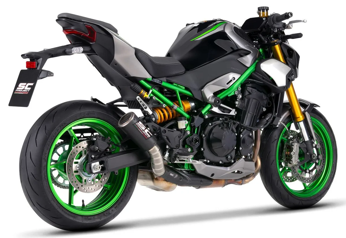 Une vue arrière de la Kawasaki Z 900 SE avec un silencieux SC-Project CR-T M2 TI-Carbon