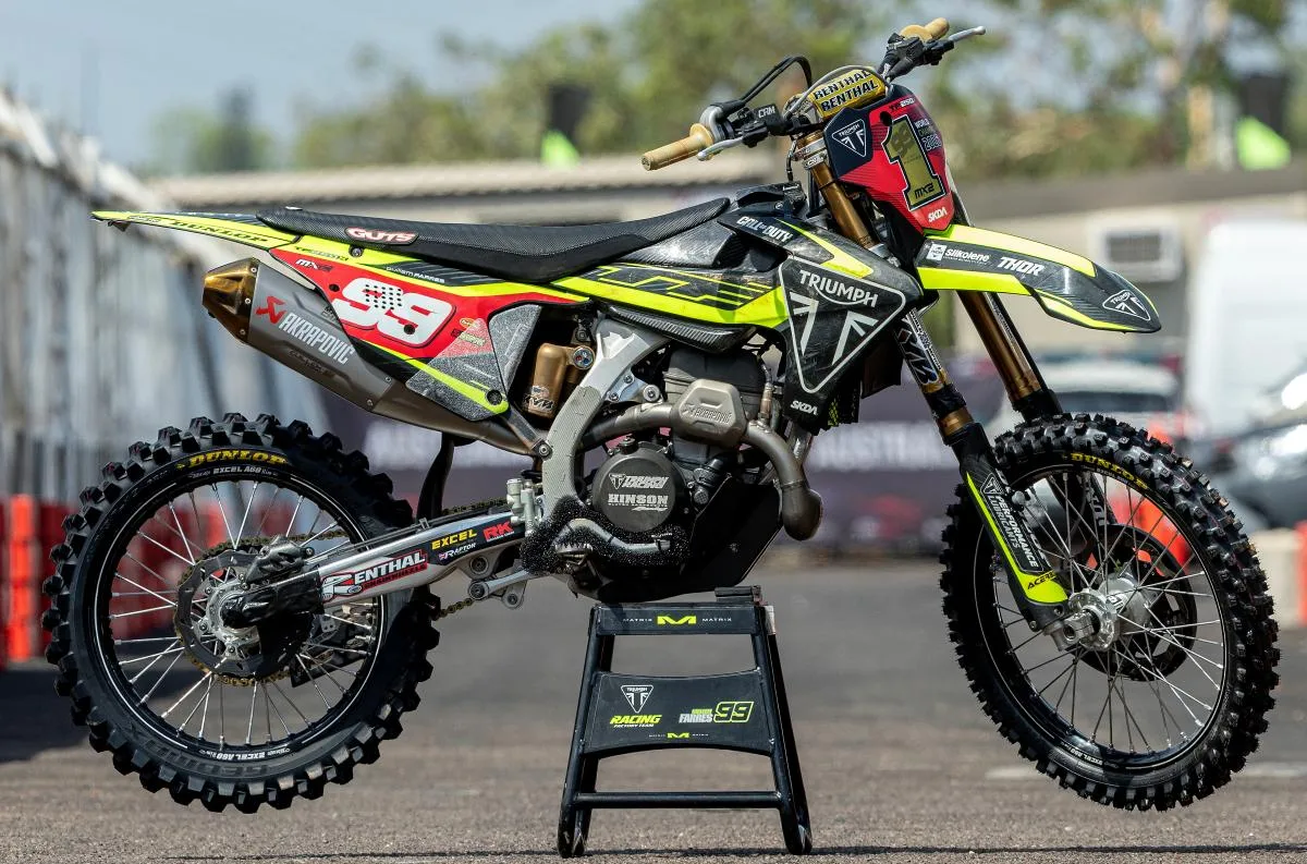 Une moto Triumph TF 250-X du championnat du monde MX2