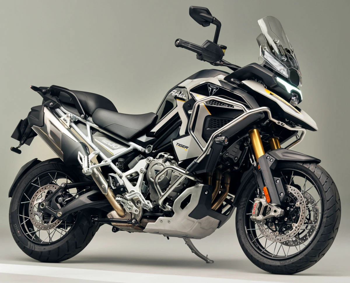 Une moto Triumph Tiger 1200 Rally Explorer 2027.