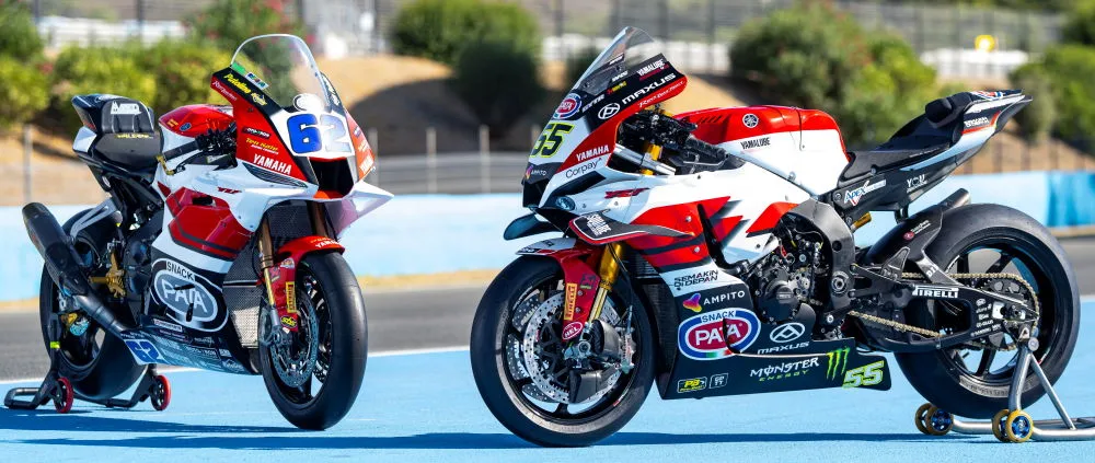 La Yamaha R1 et la Yamaha R9 du championnat World Superbike 2025 avec les coloris 70ème anniversaire