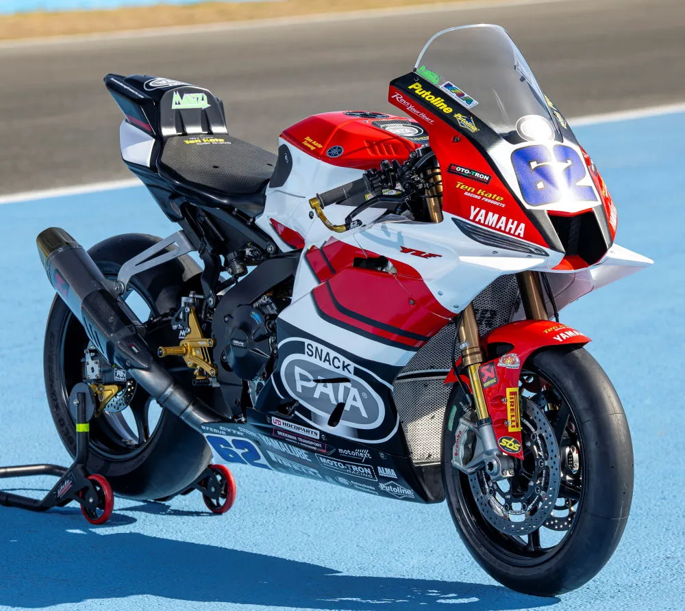 Une Yamaha R9 du championnat World Supersport 2025 avec les coloris 70ème anniversaire