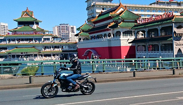 Ducati SCRAMBLER 400 Sixty2 2016 test drive
