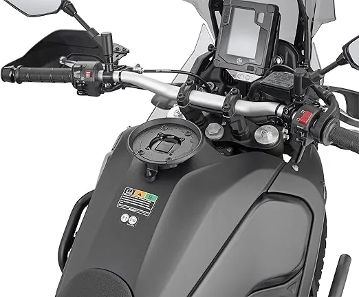 Système tanklocked Givi sur le réservoir d'une moto