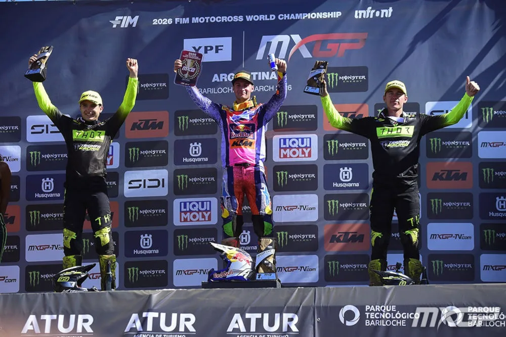 Podium MX2 d'Argentine 2026 avec Simon Langenfelder, Guillem Farres et Camden Mc Lellan