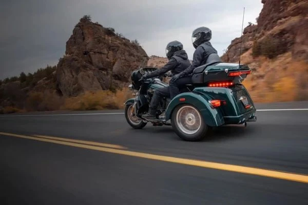 tri-glide-harley-davidson-route66