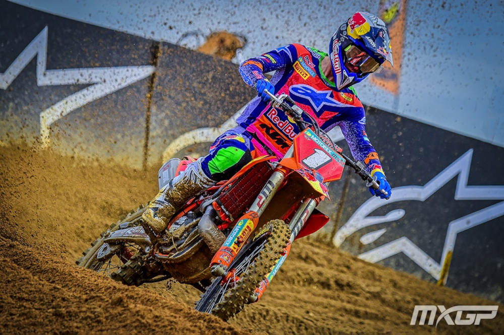 Simon Längenfelder and his KTM with the red No. 1 plate