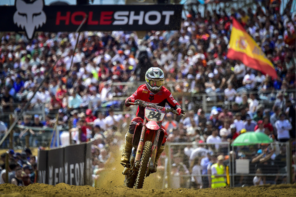 Jeffrey Herlings under the HoleShot arch