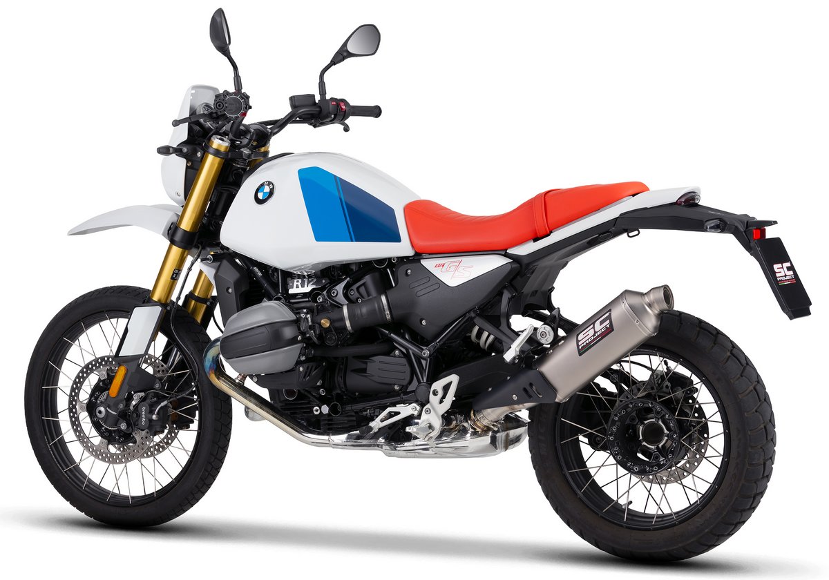 A BMW R 12 G/S with a Rally Raid titanium slip-on muffler