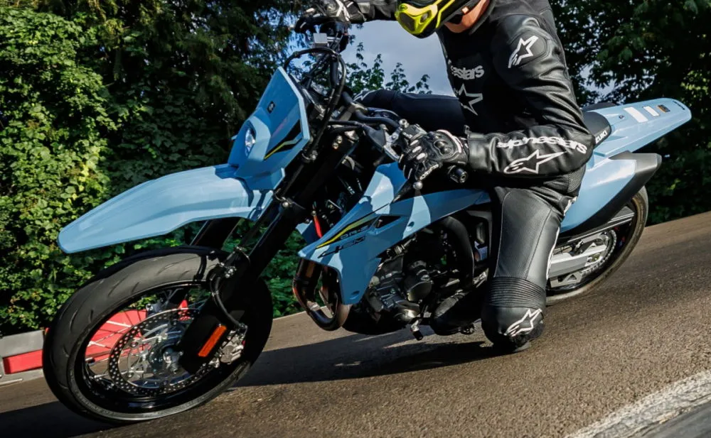 Suzuki DR-Z4SM 400 - à l'attaque