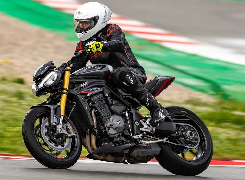 Essai de la Triumph 1200 Speed Triple RS 2025