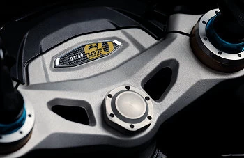 Triumph Speed Triple 1200 RR Bond édition