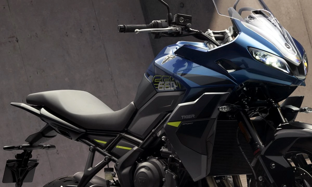 Partie supérieure d'une Triumph Tiger Sport 660 bleue de 2026