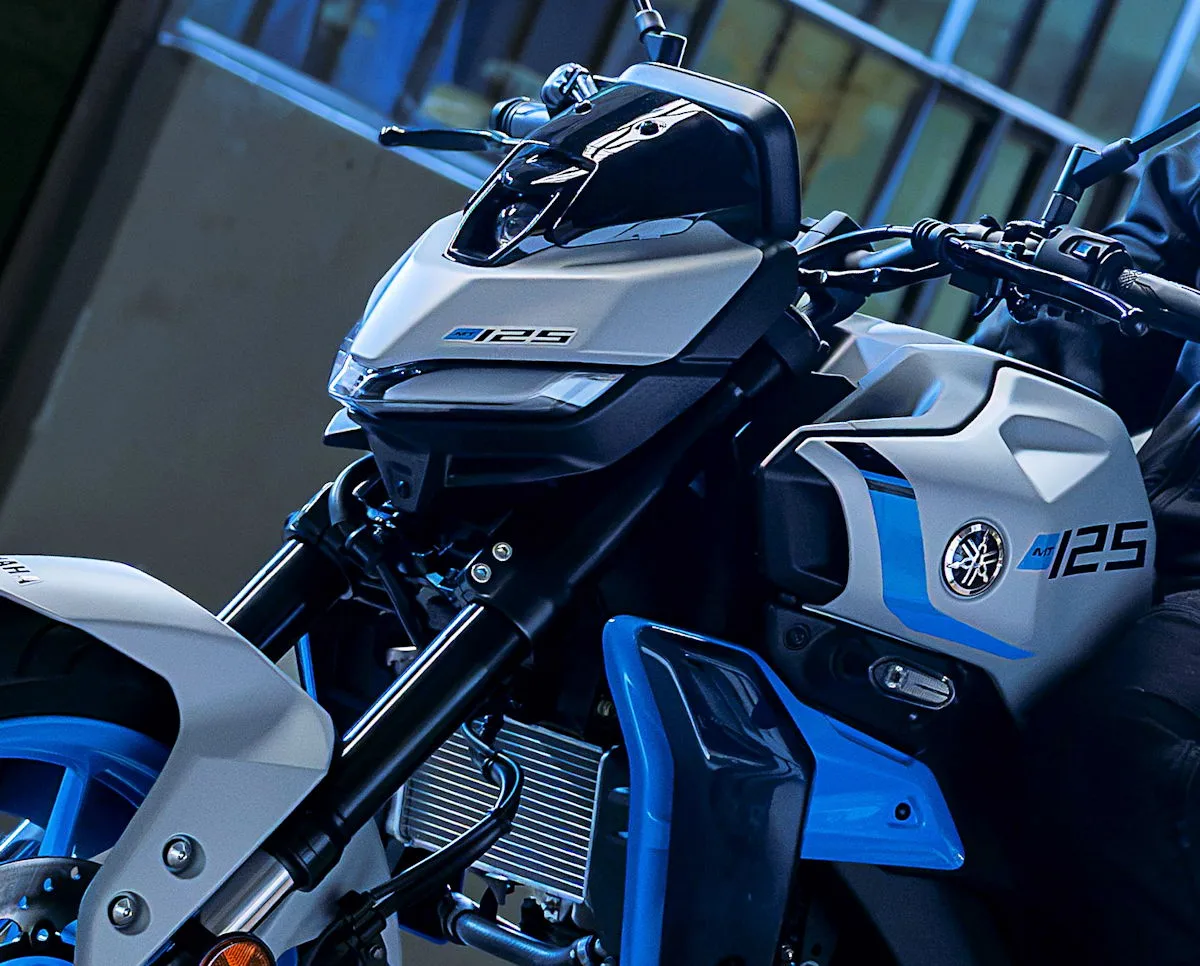 La partie avant d'une moto Yamaha MT-125 de 2027